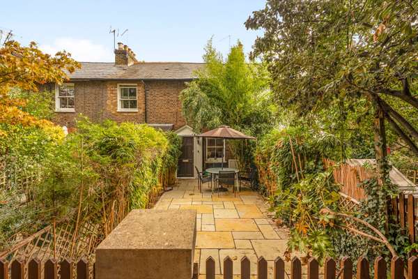 House St Margarets Road in Greater London
