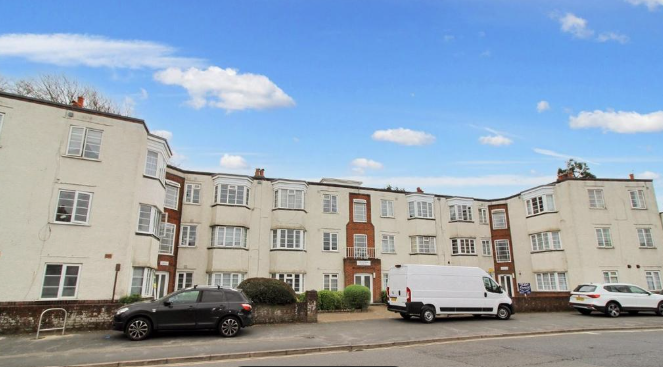 Flat Charminster Road in Bournemouth
