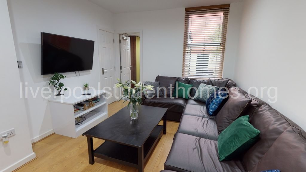 Room Shaw Street in Liverpool