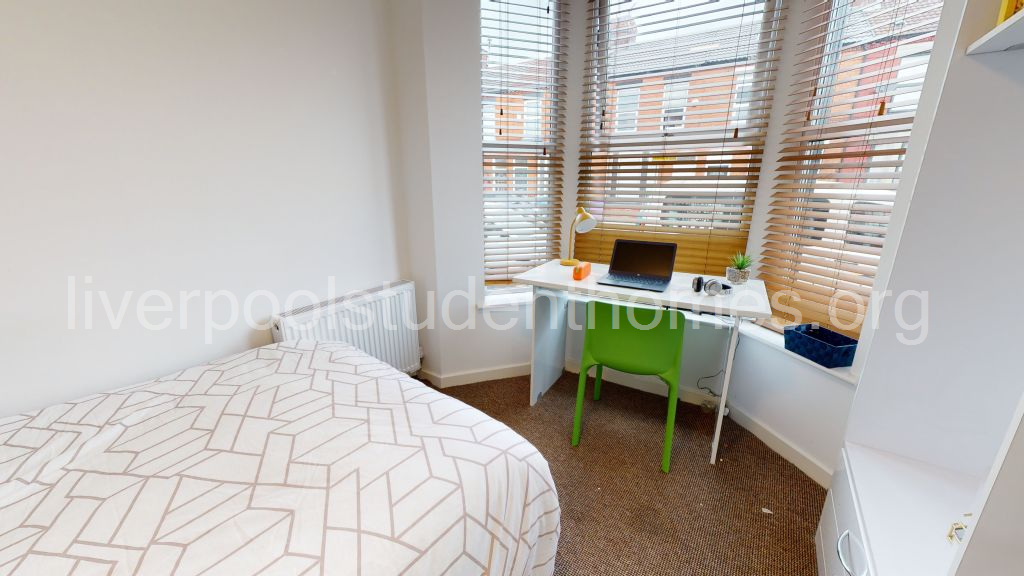 Room Shaw Street in Liverpool