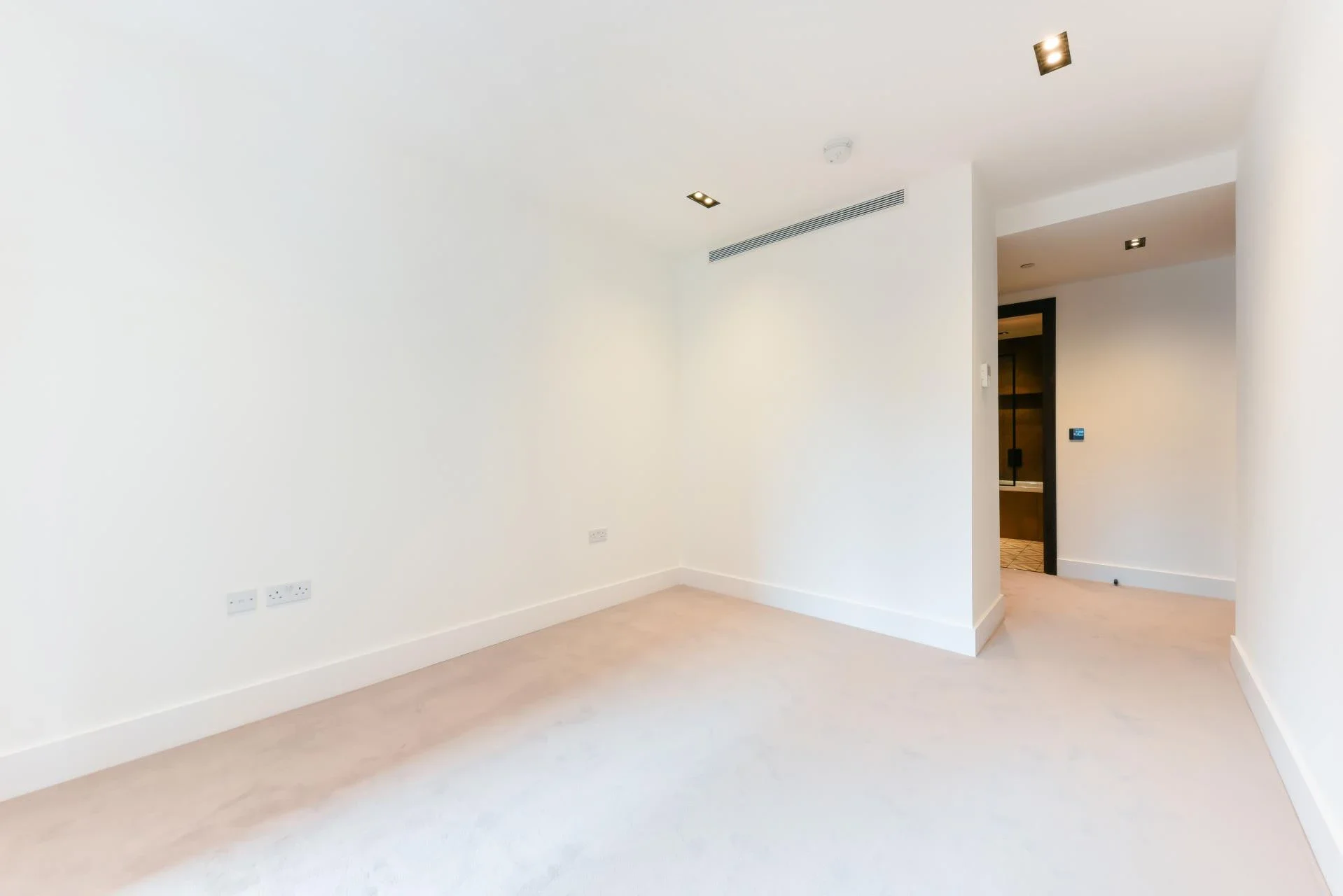 Flat Wyvil Road in Greater London
