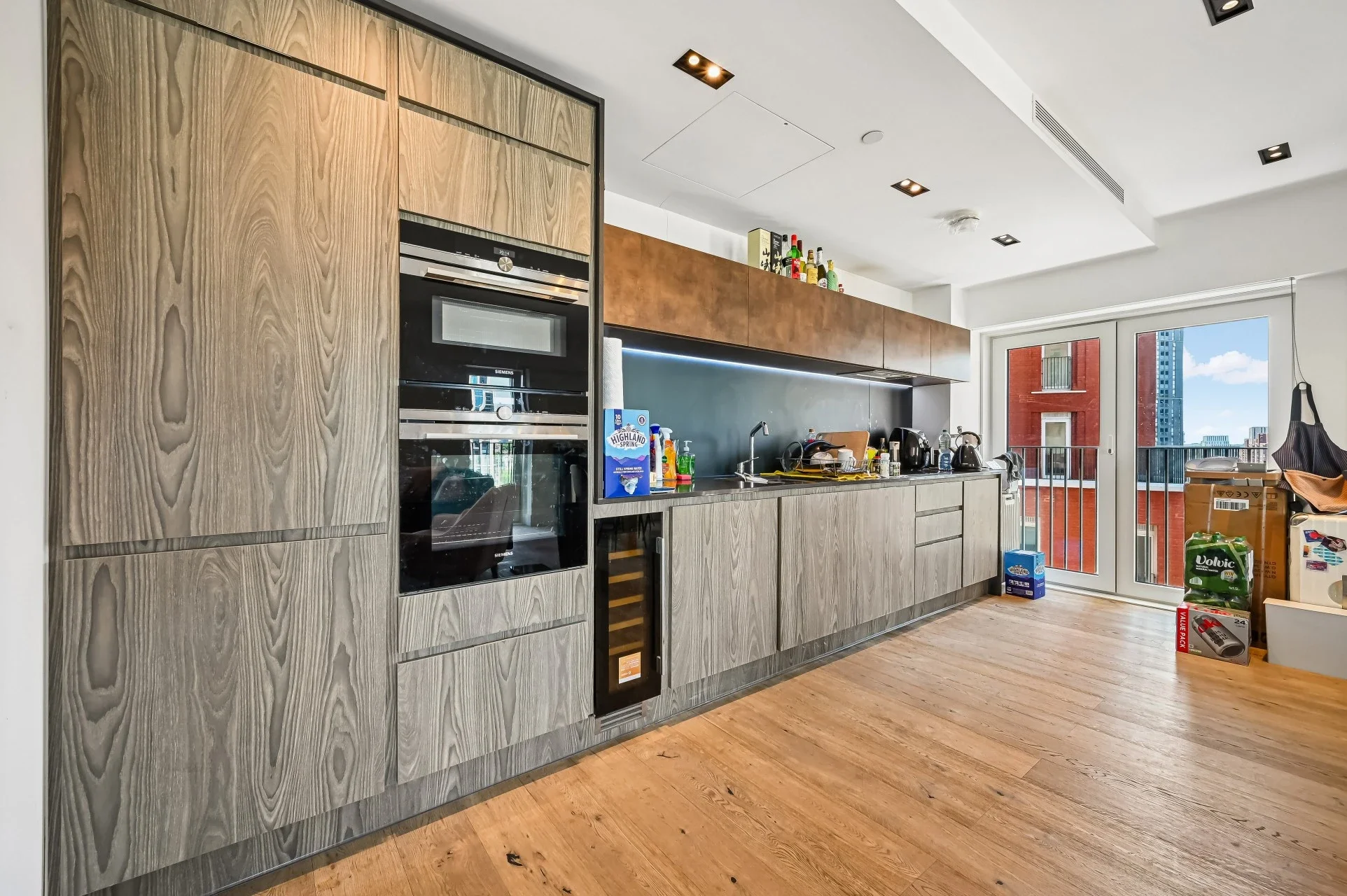 Flat Wyvil Road in Greater London
