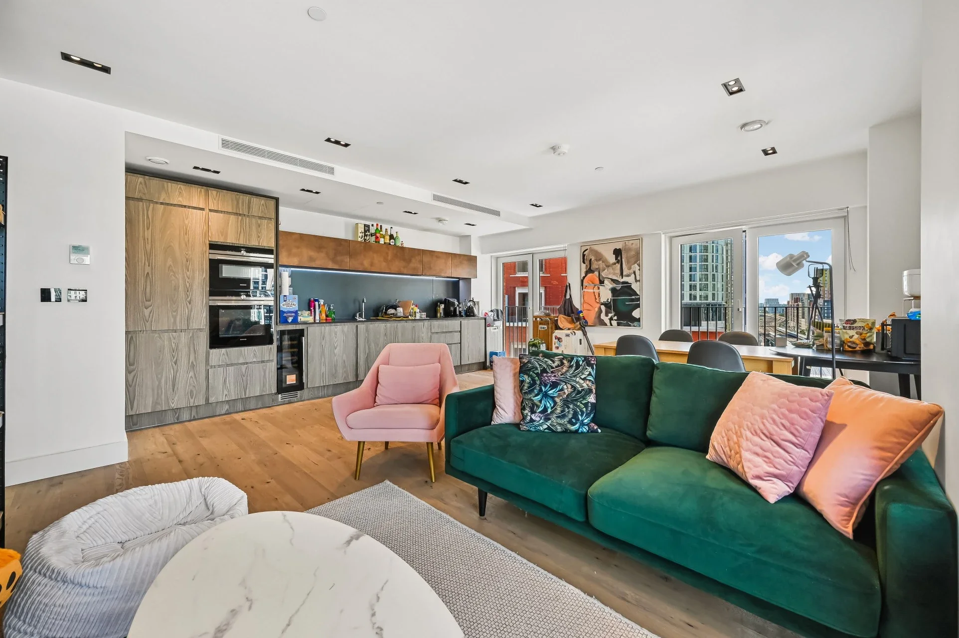 Flat Wyvil Road in Greater London