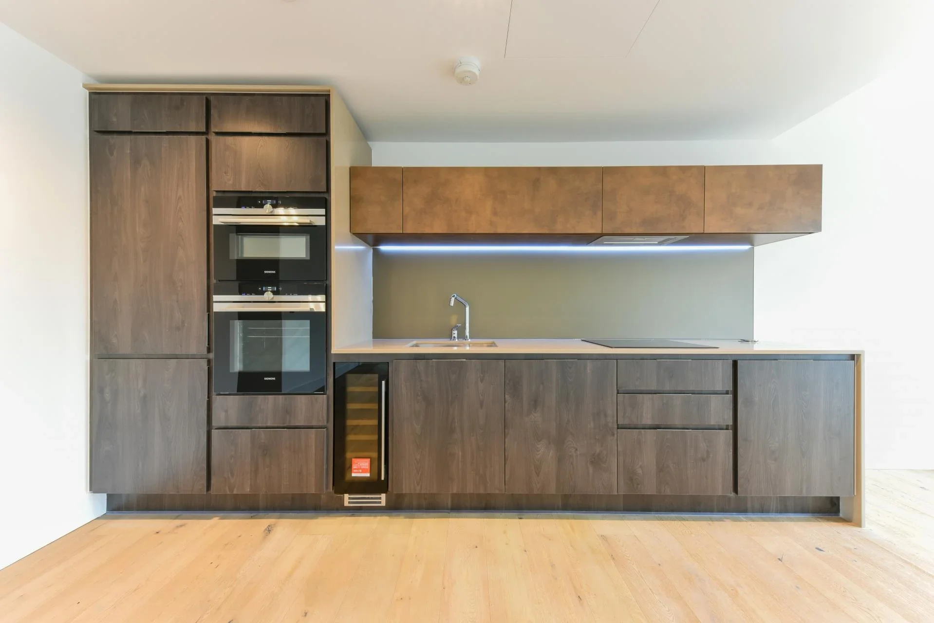 Flat Wyvil Road in Greater London