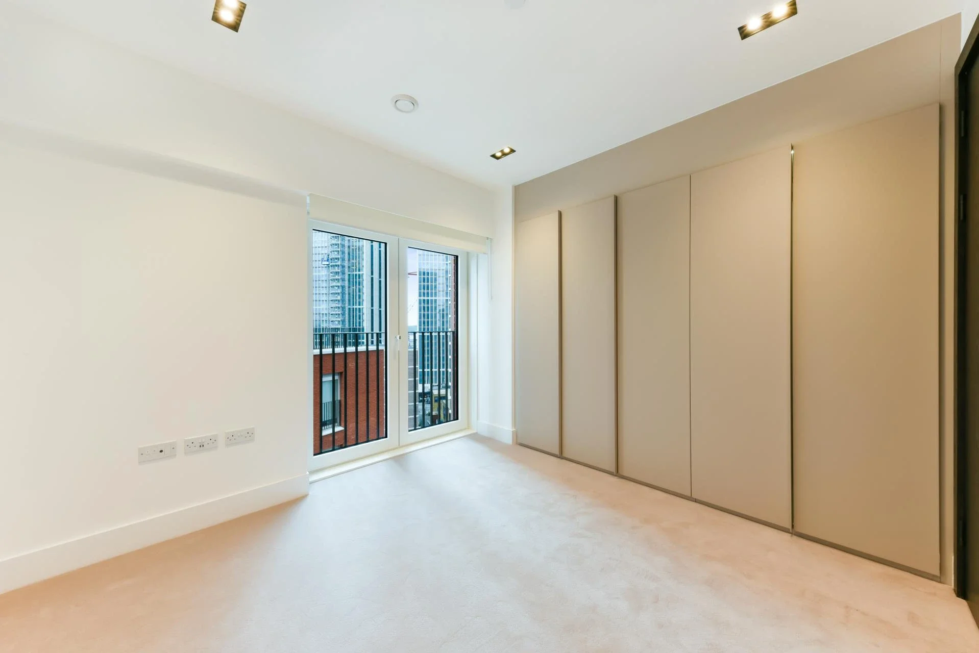 Flat Wyvil Road in Greater London