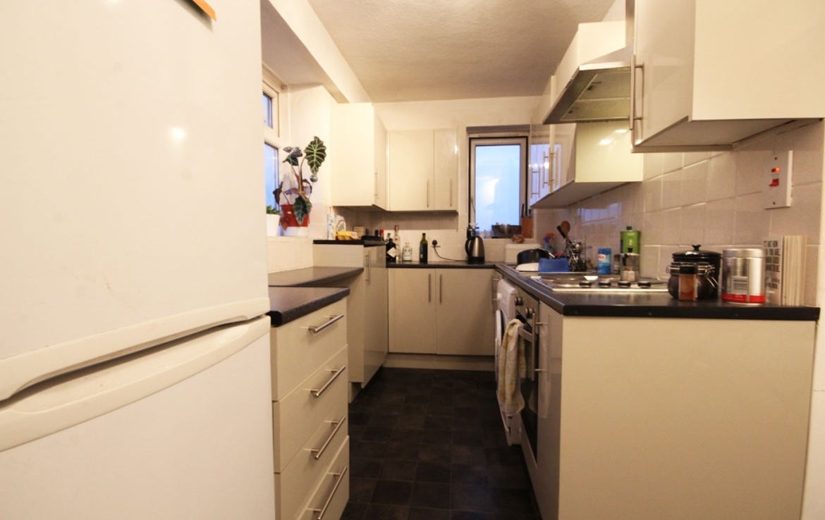 Flat Valette Street in Greater London