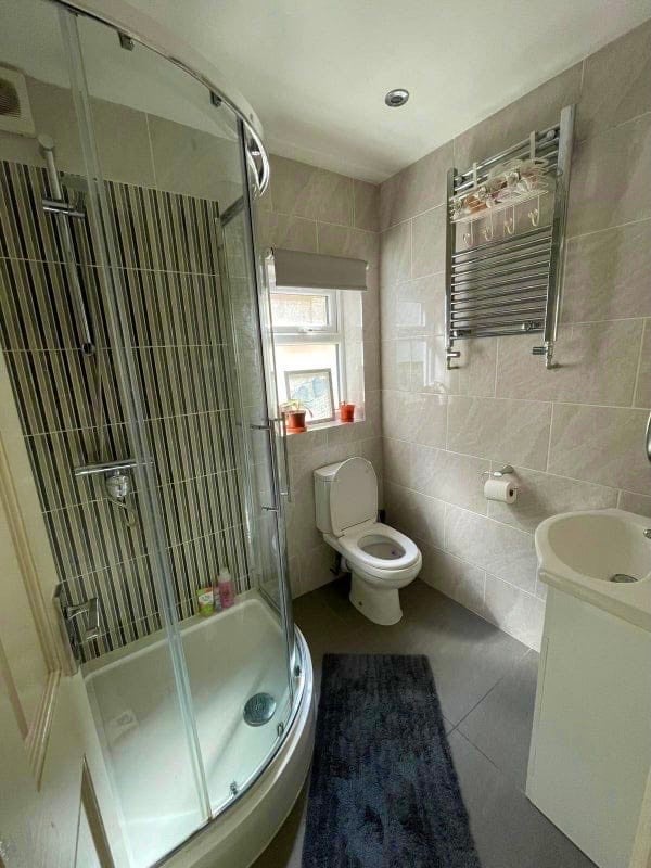 Room Whitburn Road in Greater London