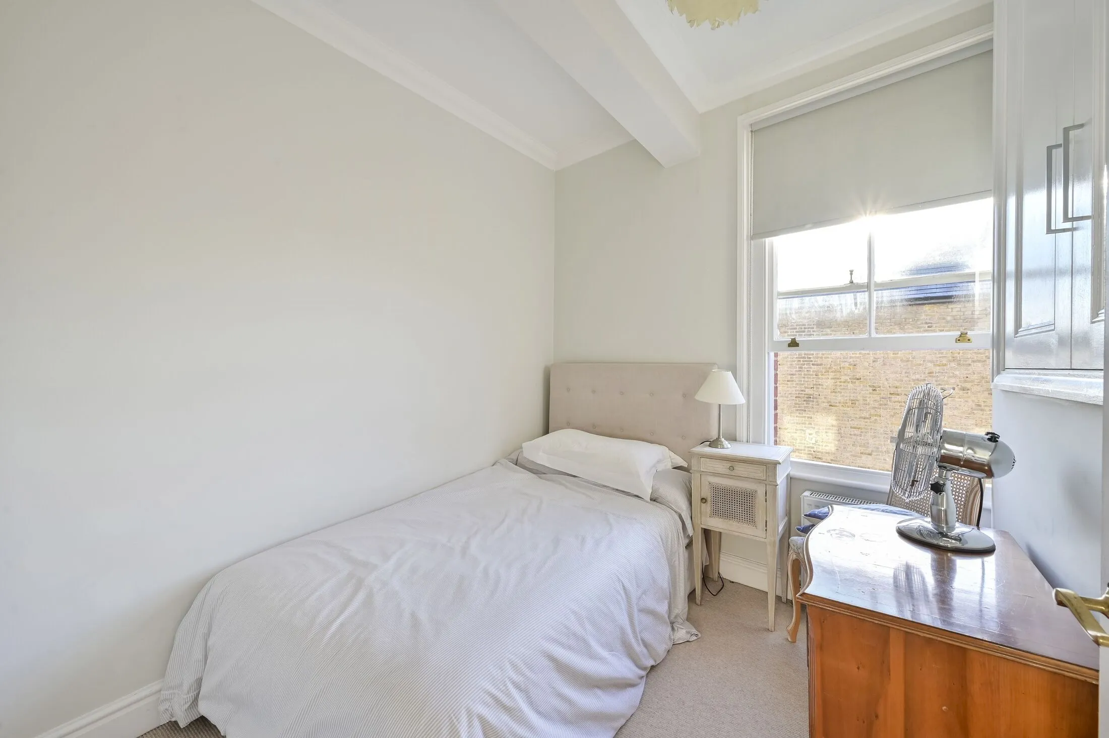 Flat Homefield Road in Greater London