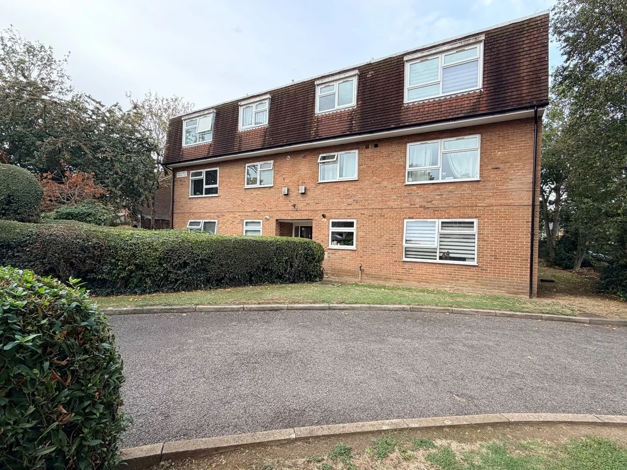 Flat Willow Road in Greater London