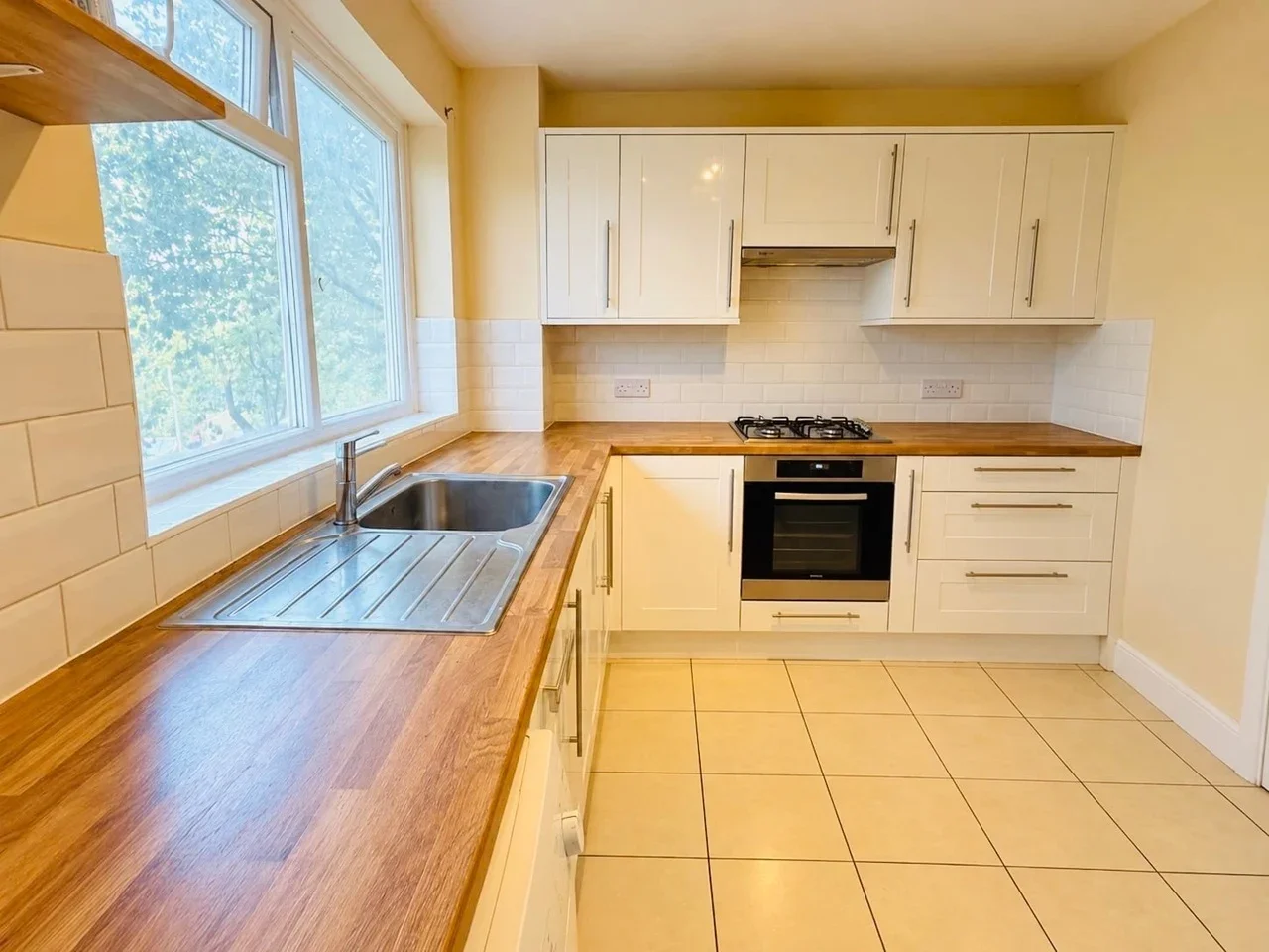 Flat Willow Road in Greater London