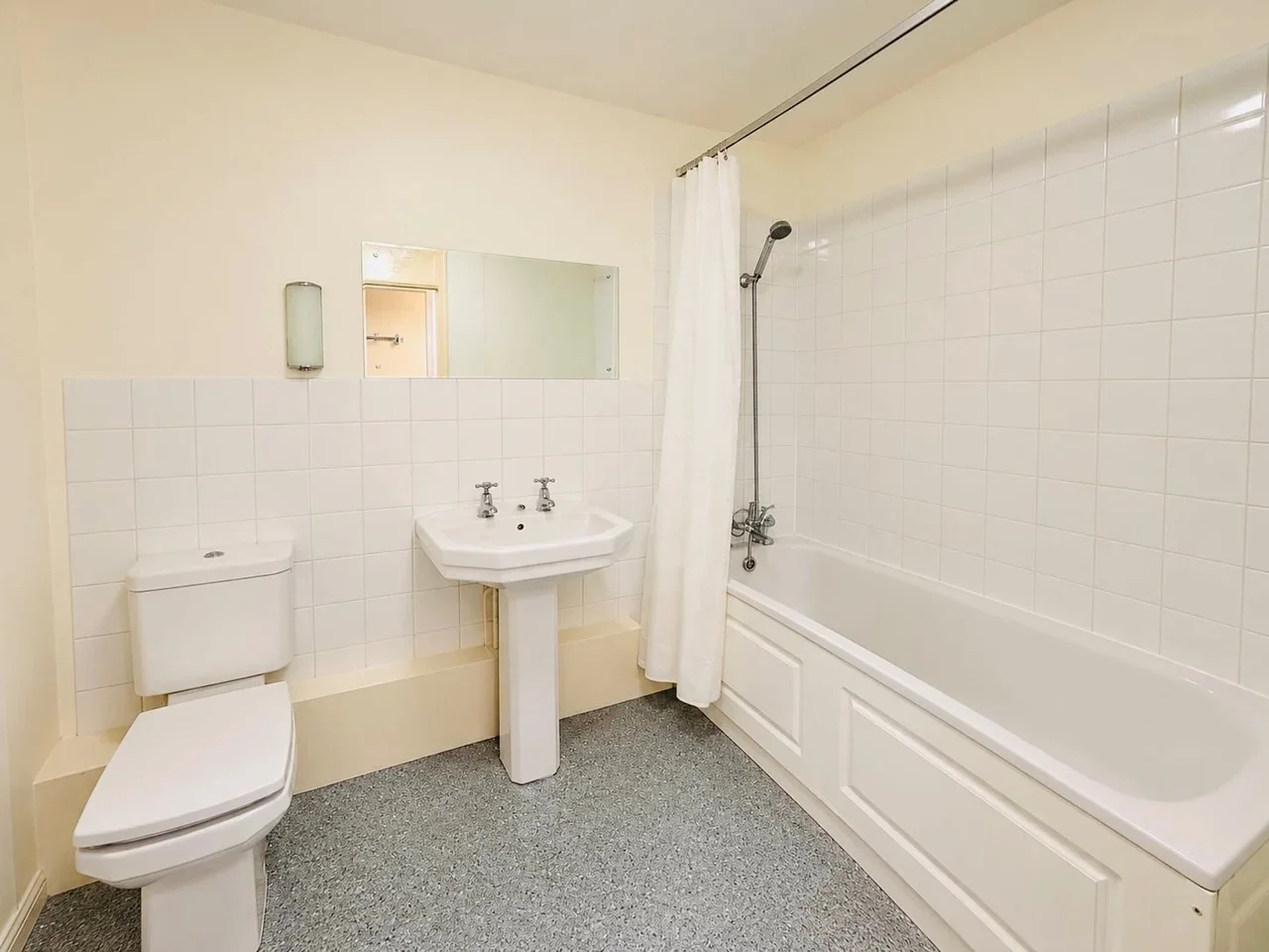 Flat Willow Road in Greater London