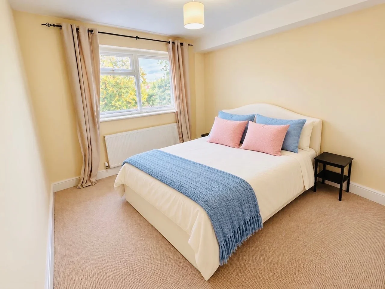 Flat Willow Road in Greater London