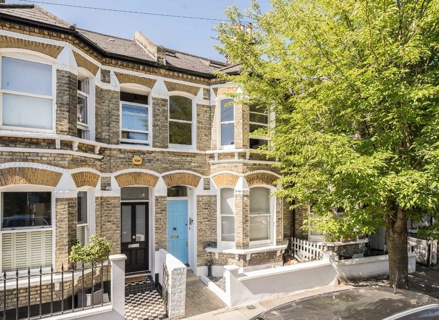 Flat Parma Crescent in Greater London