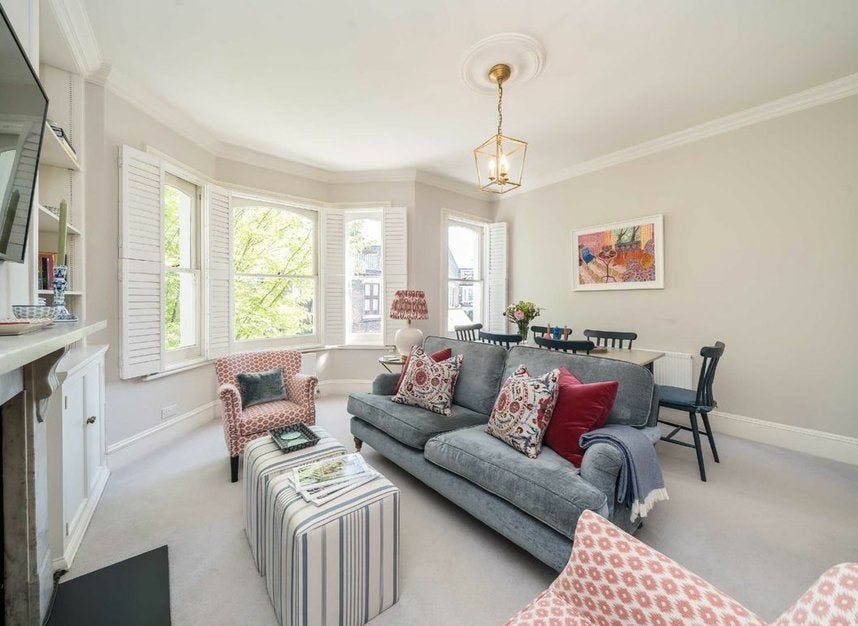 Flat Parma Crescent in Greater London