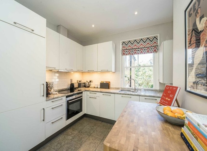 Flat Parma Crescent in Greater London