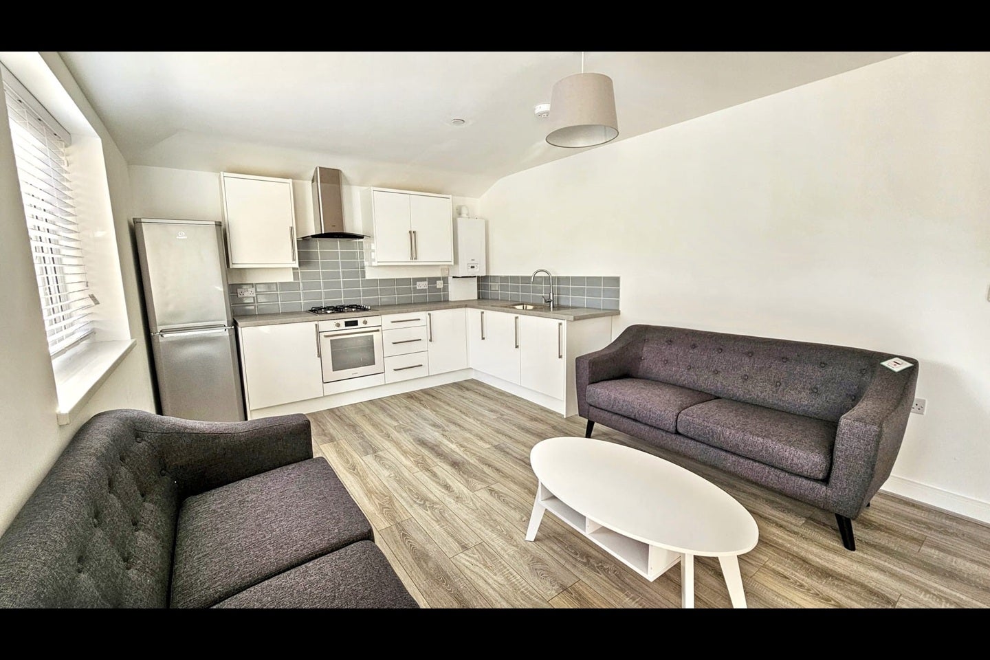Flat Caerphilly Road in Cardiff