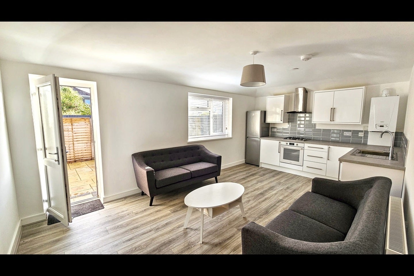 Flat Caerphilly Road in Cardiff