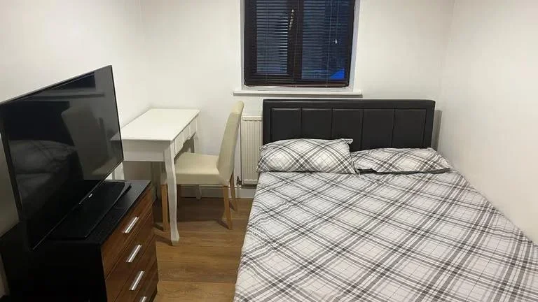 Room Aldington Close in Greater London
