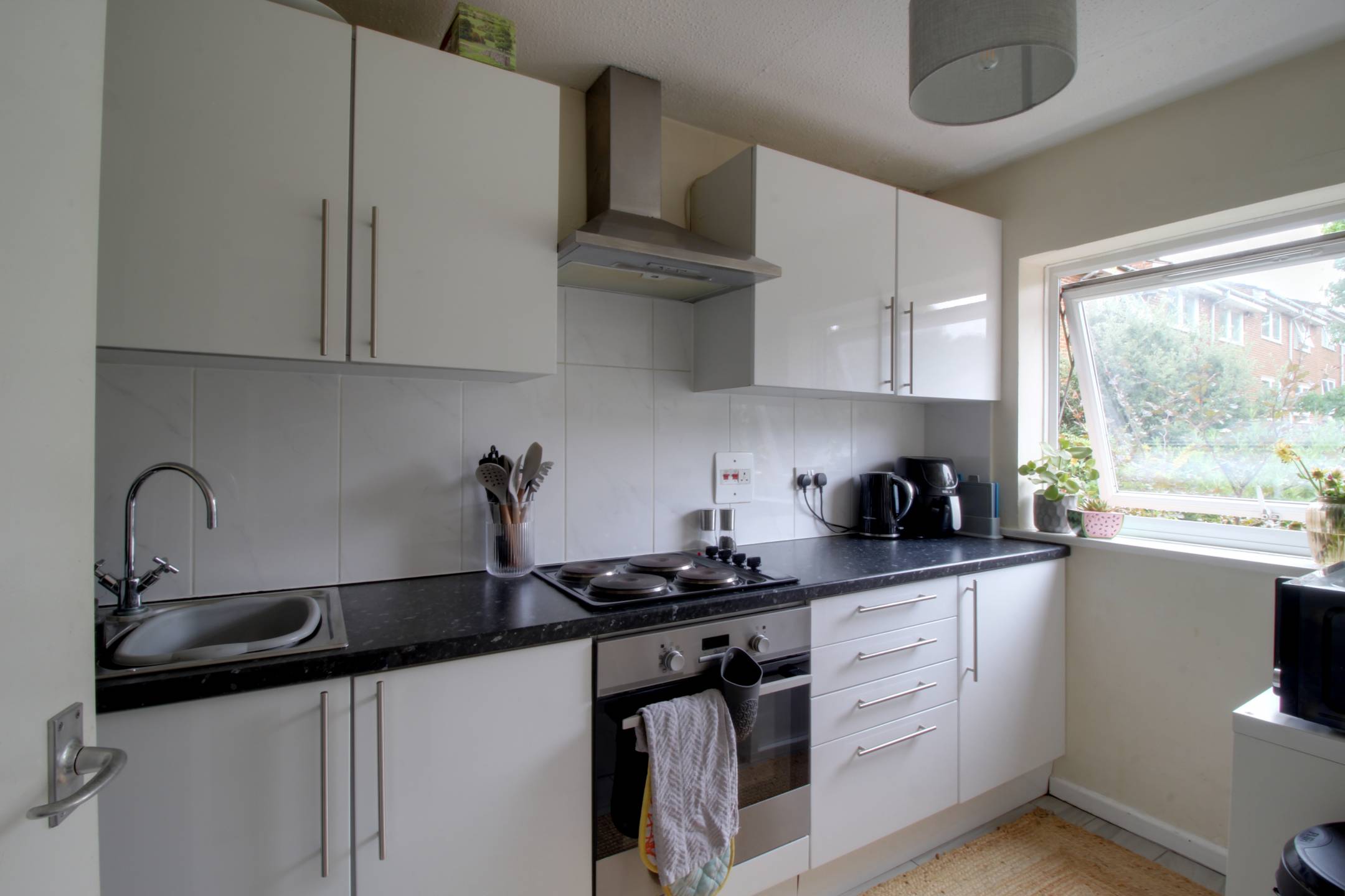 Flat Chepstow Road in Greater London
