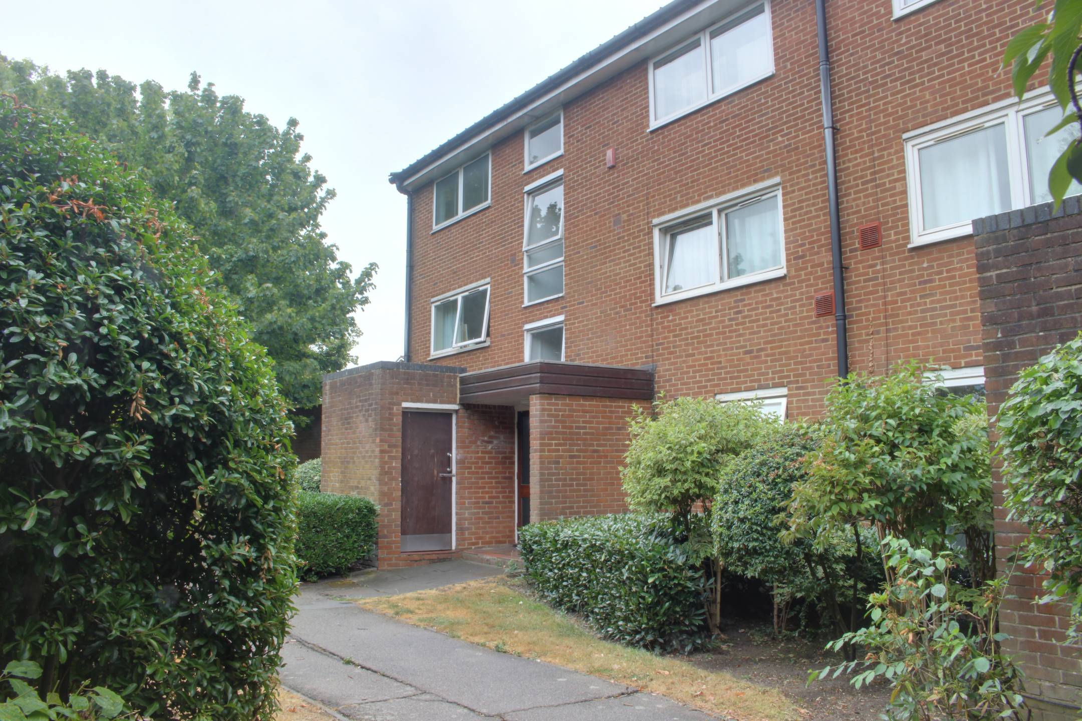 Flat Chepstow Road in Greater London