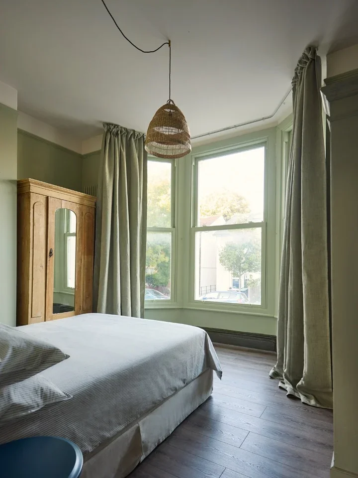 Flat Nicholson Road in Greater London