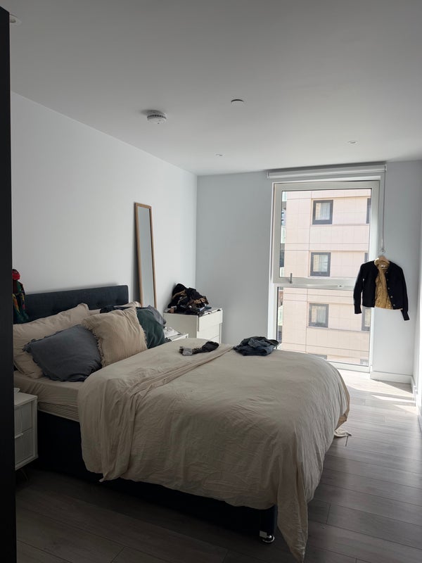 Flat Ash Avenue in Greater London