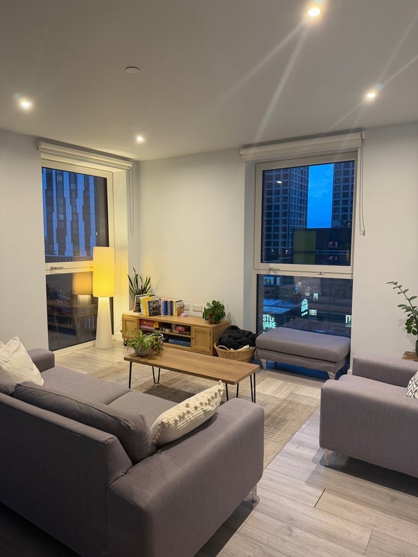 Flat Ash Avenue in Greater London