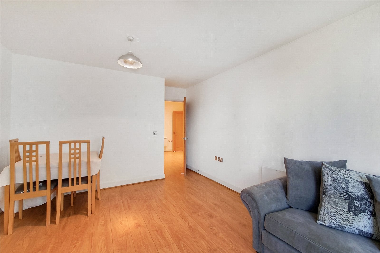 Flat Blackwall Way in Greater London