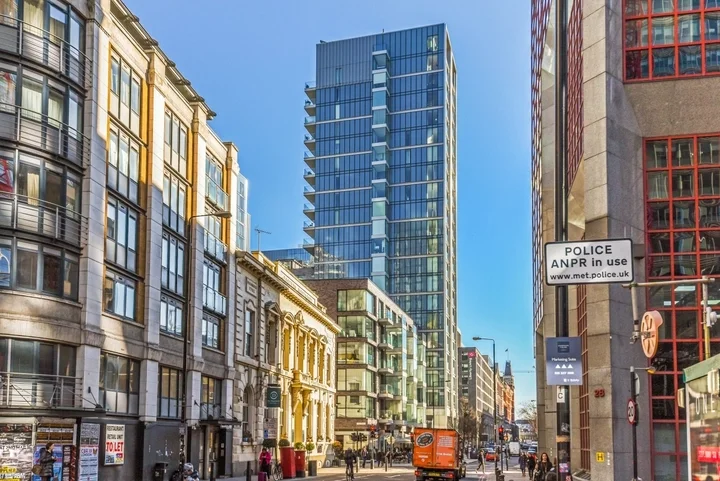 Flat Alie Street in Greater London