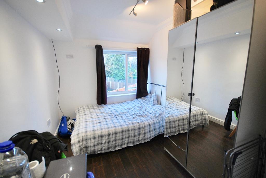 House Parrs Wood Road in Manchester