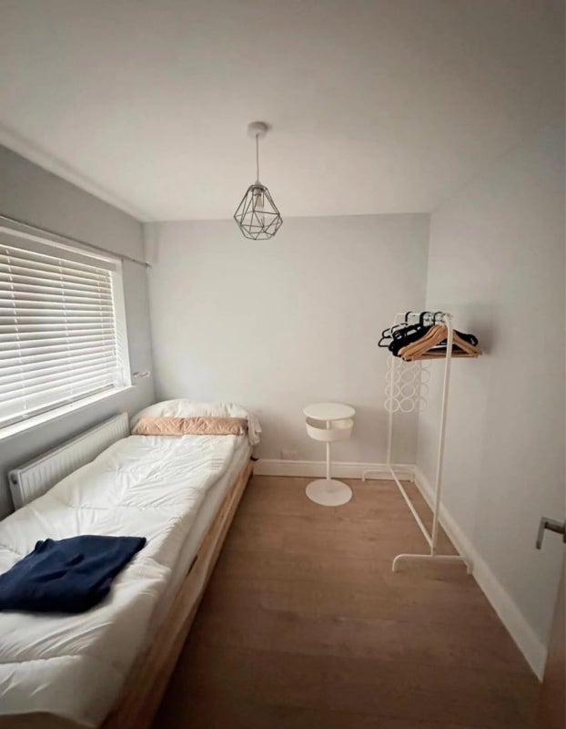 Room Lyndene Road in Liverpool