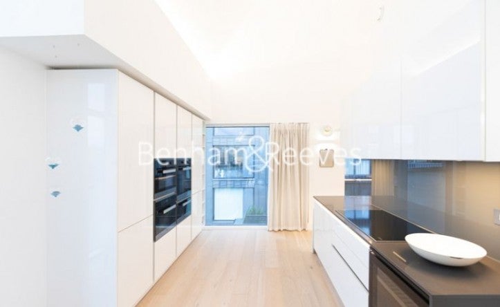 Flat Central Avenue in Greater London