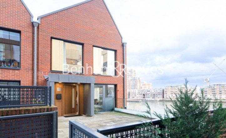 Flat Central Avenue in Greater London