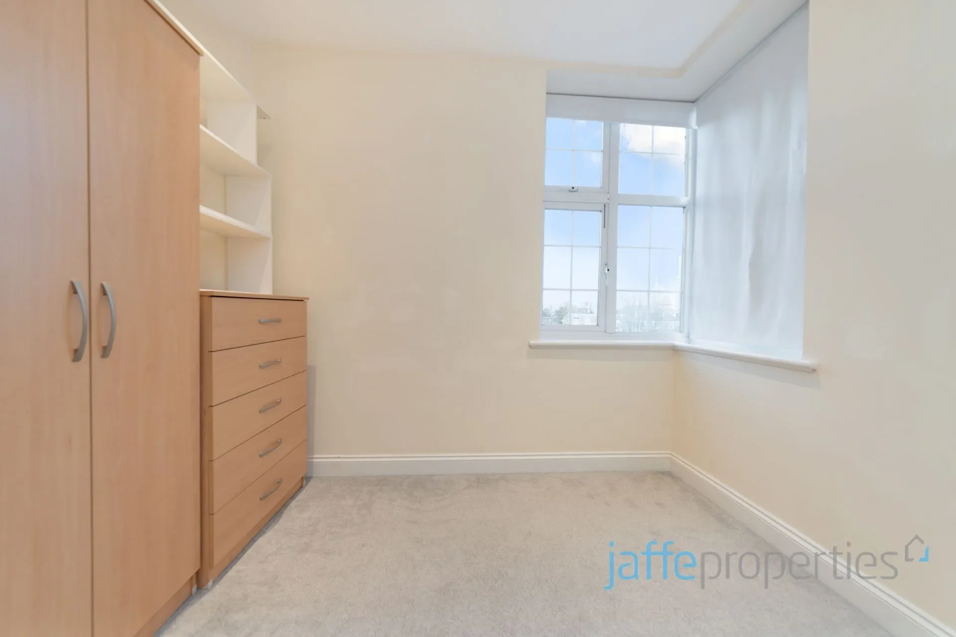 Flat West End Lane in Greater London