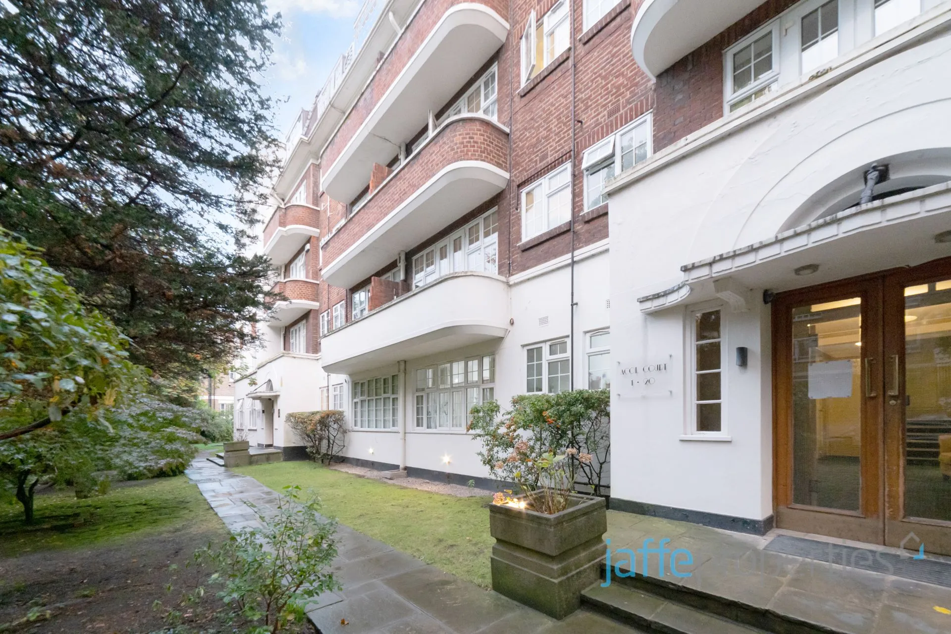 Flat West End Lane in Greater London