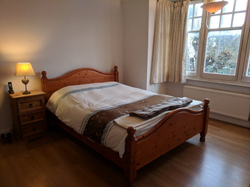 House Rosemary Avenue in Greater London