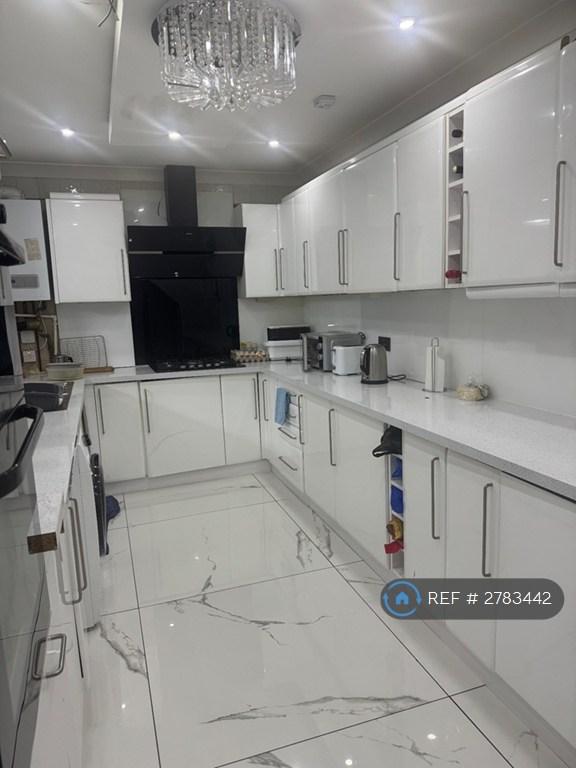 Room Swale Close in Kenningtons
