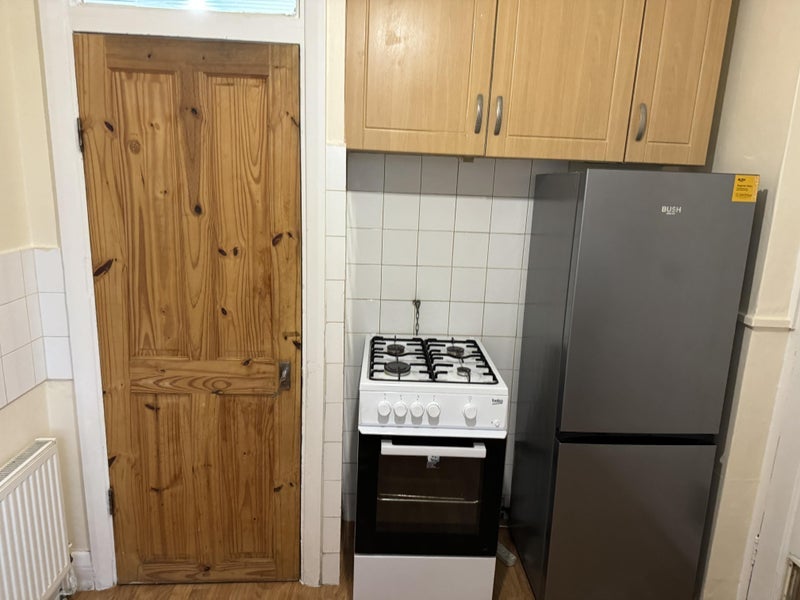 Room New Road in Greater London