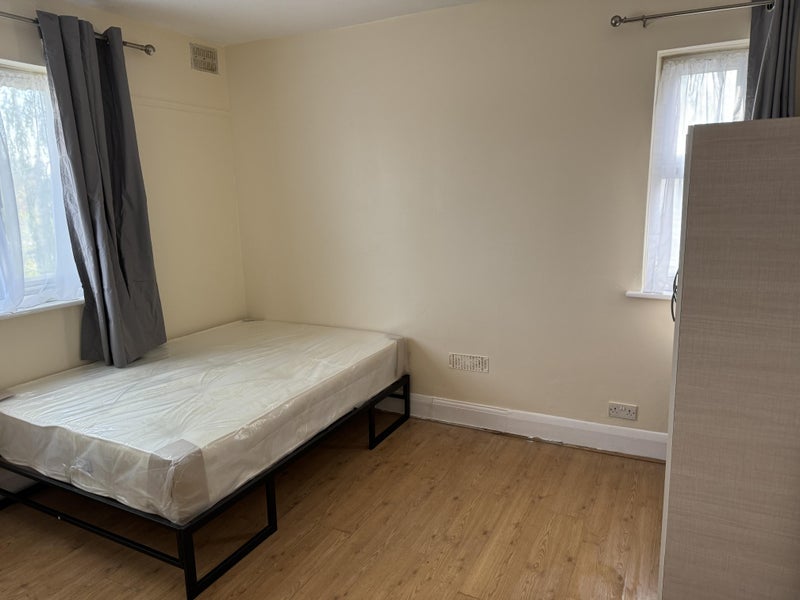 Room New Road in Greater London