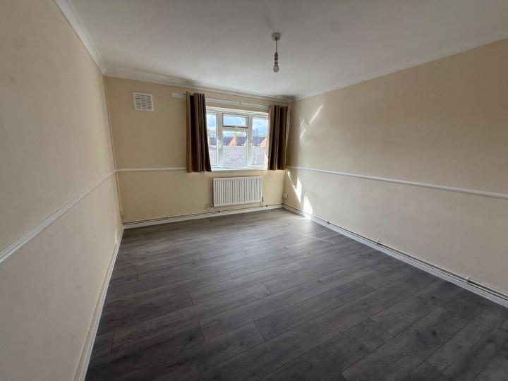 Flat Fielding Street in Greater London