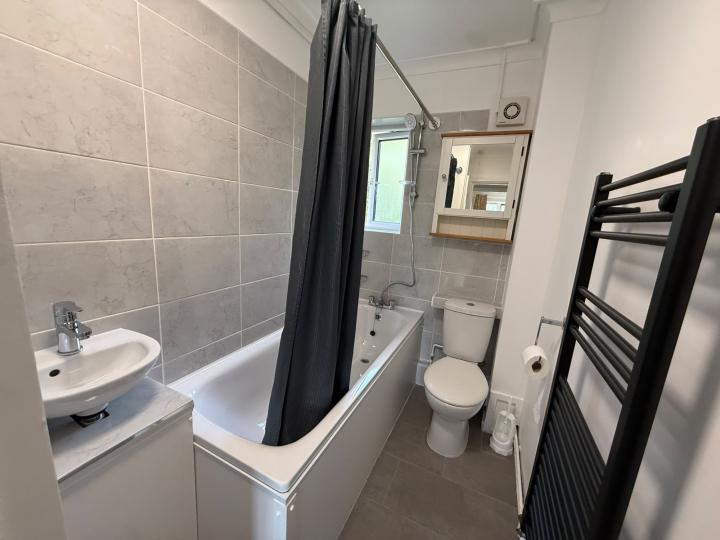 Flat Fielding Street in Greater London