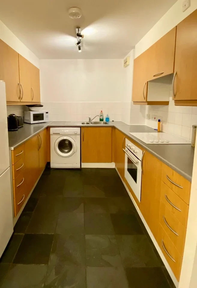 Flat Cremer Street in Greater London