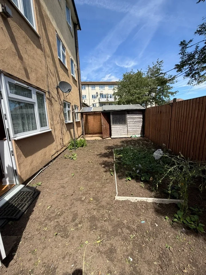Flat Haldane Road in Greater London