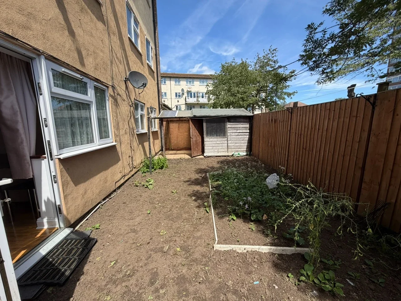 Flat Haldane Road in Greater London
