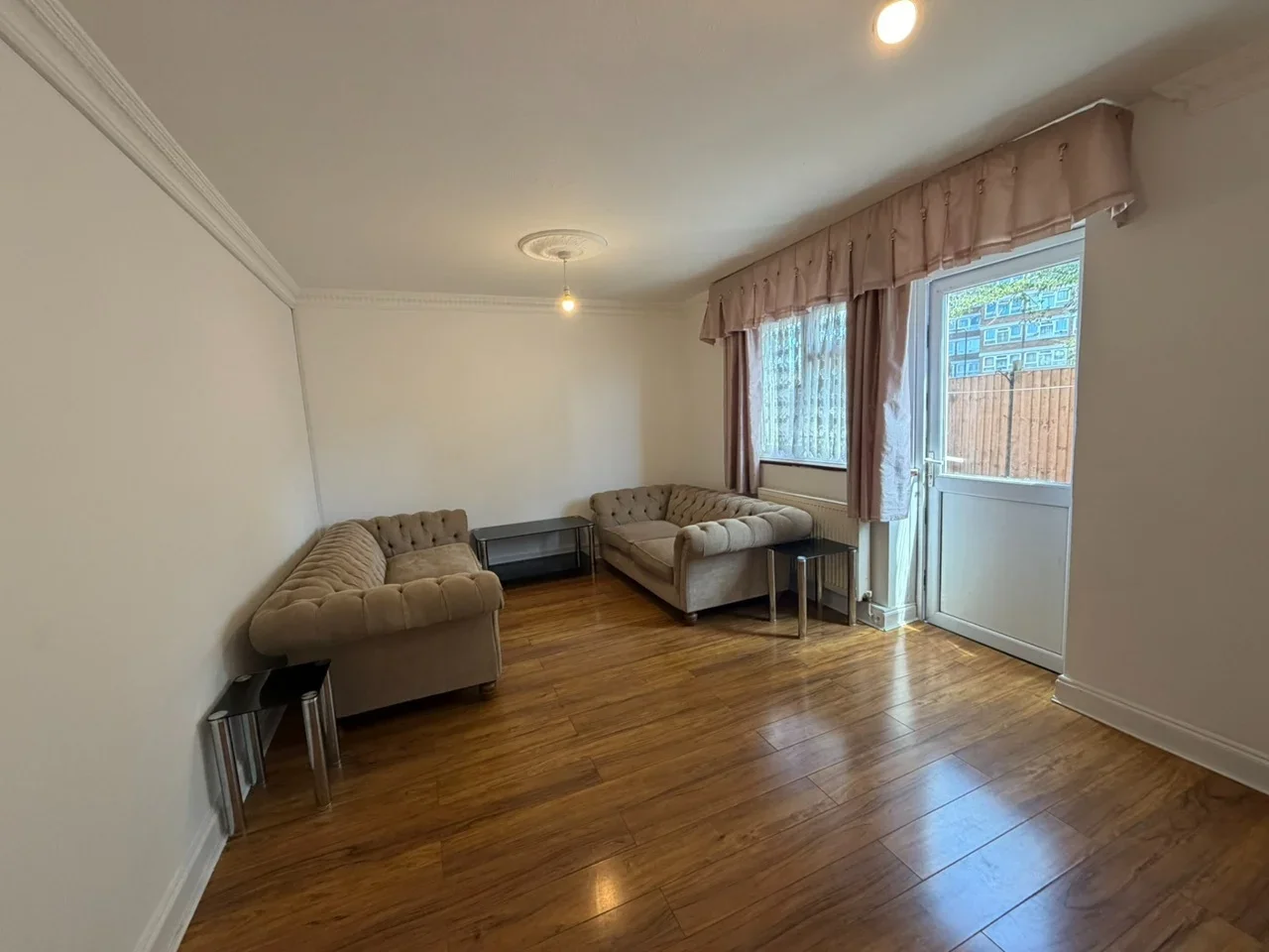 Flat Haldane Road in Greater London