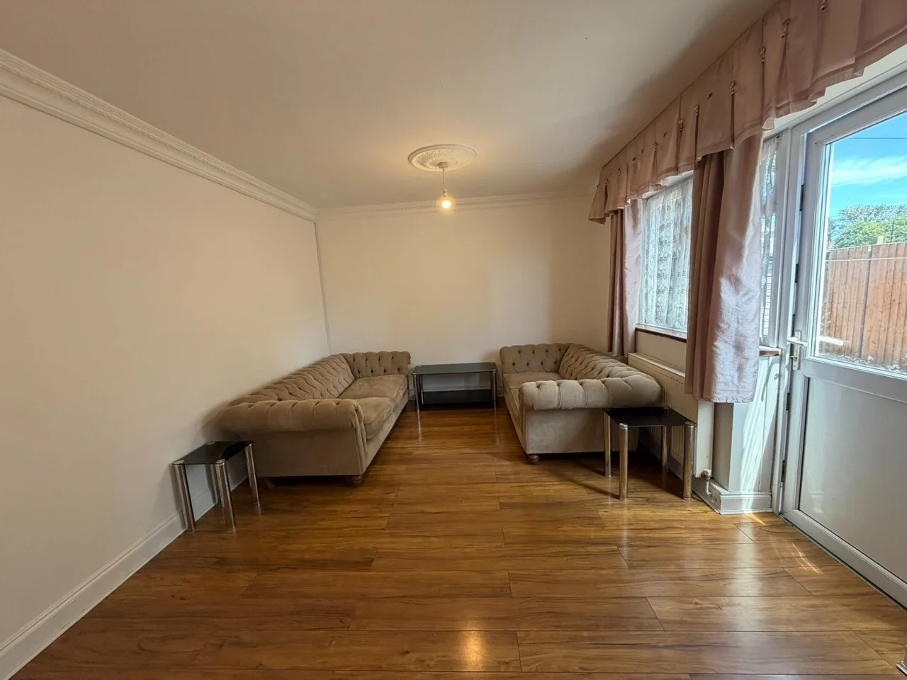 Flat Haldane Road in Greater London
