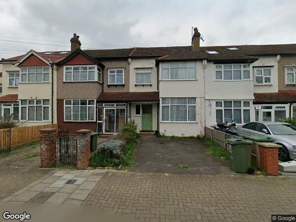 Flat Glenister Park Road in Greater London