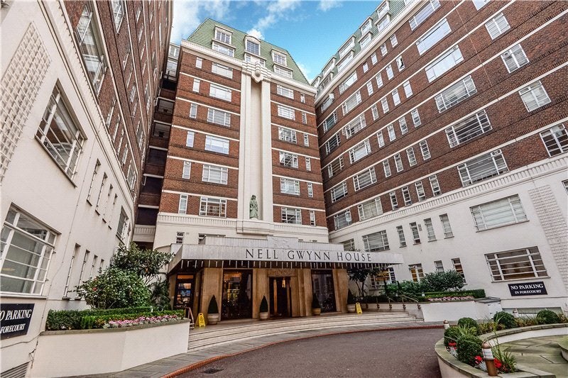 Flat Sloane Avenue in Greater London