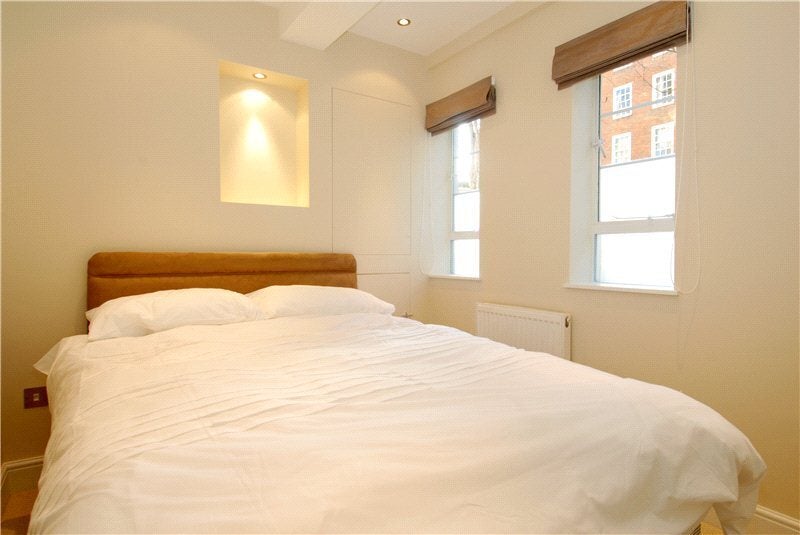 Flat Sloane Avenue in Greater London