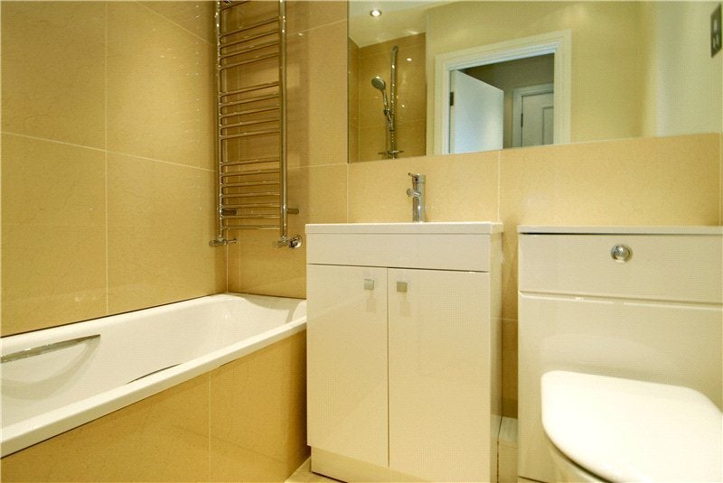Flat Sloane Avenue in Greater London